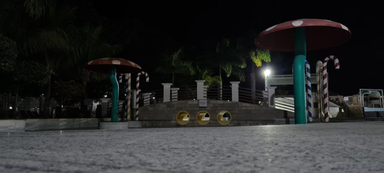 Thermas Lacqua Diroma Com Piscina De Ondas Gratis 24Horas Caldas Novas Exteriér fotografie